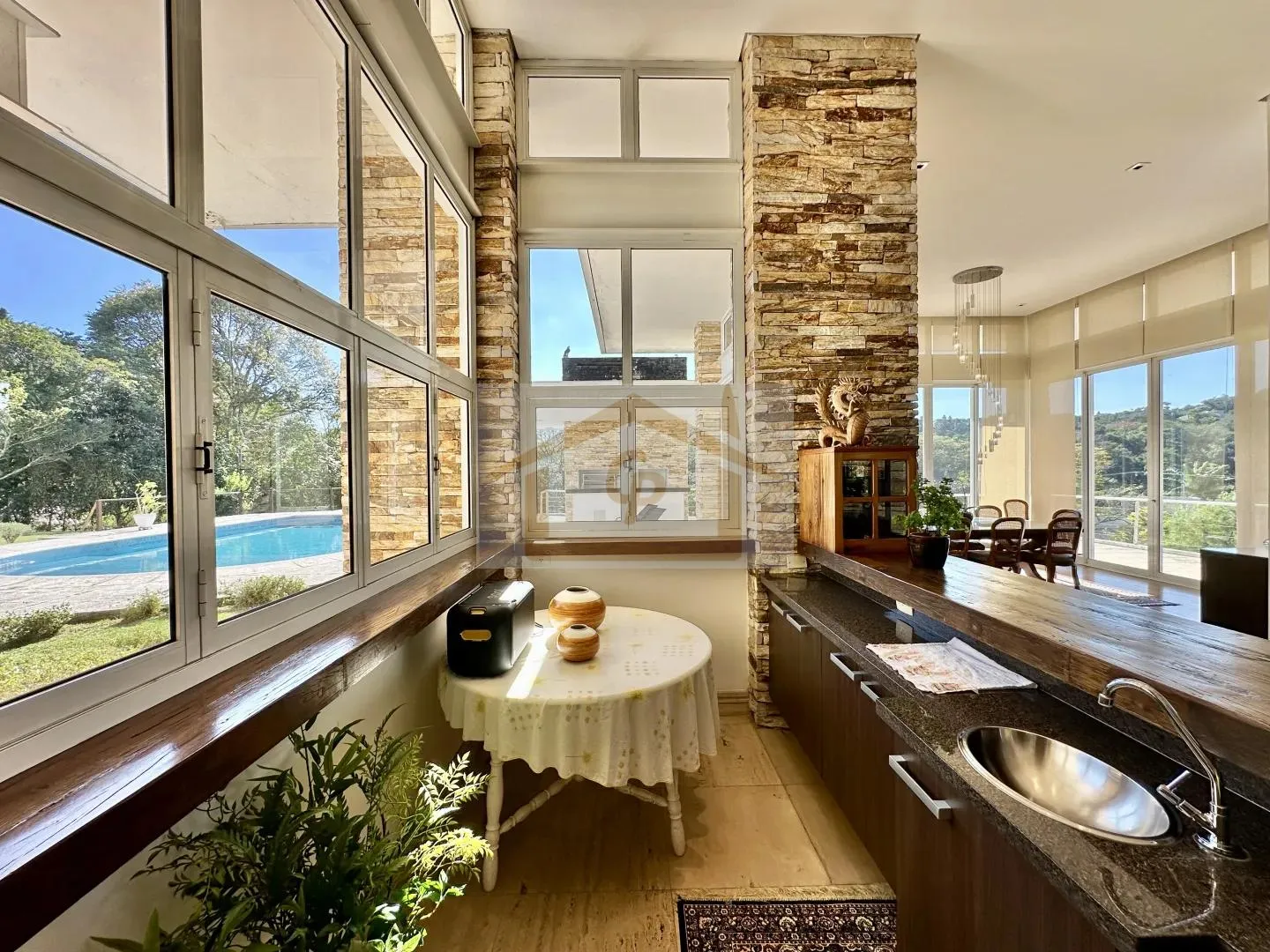 Imagem 4suítes Linda casa TÉRREA, vista 180°. Piscina, gourmet, 3 lareiras, 10 vagas cobertas