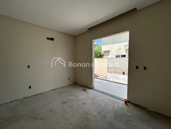 Imagem Casa à venda no Condomínio Portal do Jequitibá em Valinhos.

Sobrado com 3 suítes, sendo 1 suít...