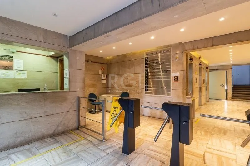 Imagem MÁFFER IMÓVEIS ALUGA SALA COMERCIAL - RUA URUGUAI, 277 | CENTRO - POA Área privativa: 333,61 m²