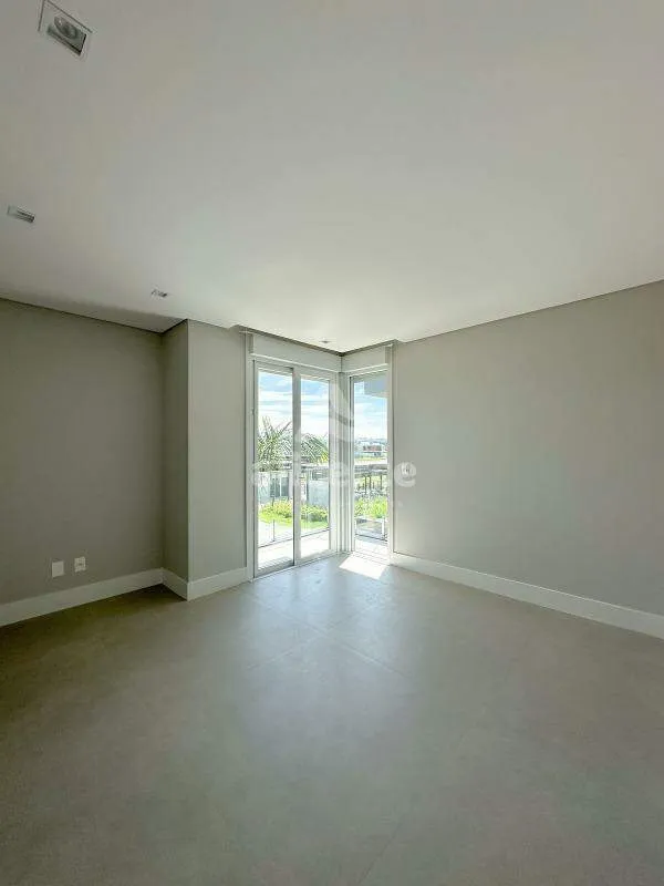 Imagem Casa Alto Padrão em Condomínio I 3 Dormitórios I 1 Suíte Master I Piscina - em Pedra Branca, Palhoça/SC
