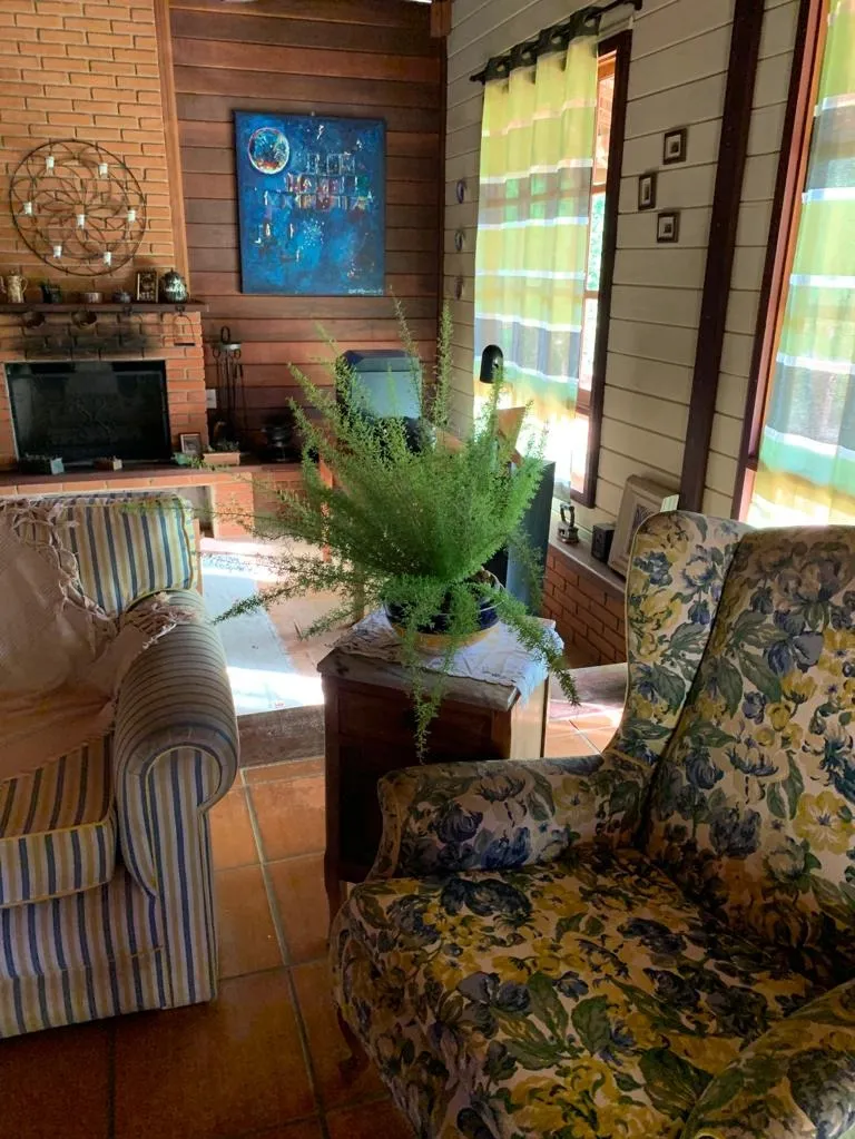 Imagem Venha se encantar com esta belíssima Casa de Campo localizada em um Condomínio Fechado!