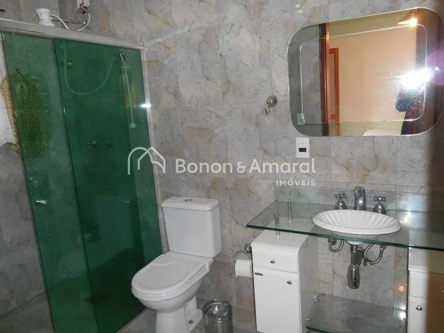 Imagem Casa com 230 m² e 5 quartos