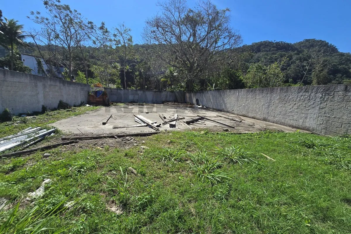 Imagem TERRENO COM FUNDAÇÃO E PROJETO DE CASA DUPLEX EM CONDOMÍNIO FECHADO - VARGEM PEQUENA