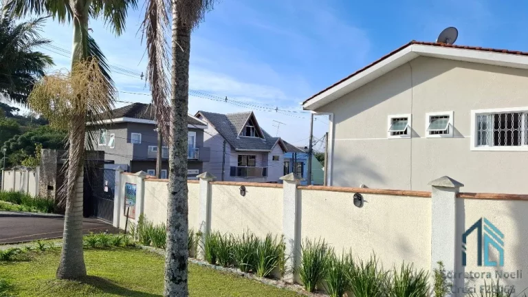 Imagem Casa em condomínio, 05 quartos sendo 04 suítes, 05 vagas, no Bairro Alto em Curitiba PR