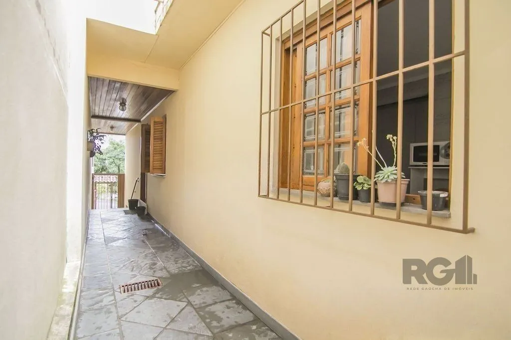 Imagem Casa de 2 dormitórios, no bairro Partenon