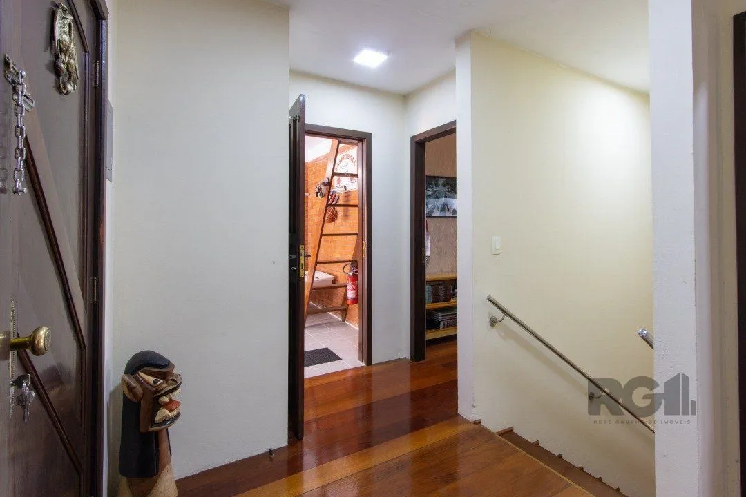 Imagem Casa para Venda - 220m², 3 dormitórios, sendo 2 suites, 5 vagas - Espirito Santo