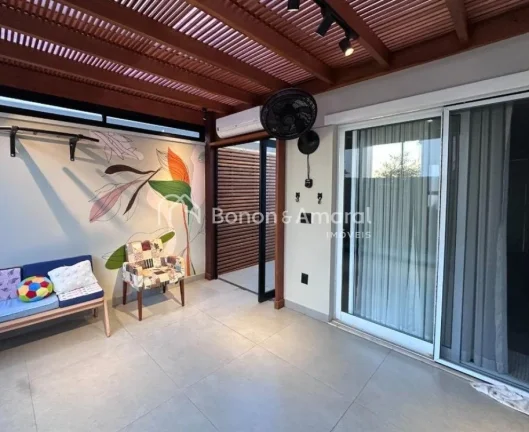 Imagem Sobrado com 84m², com 3 quartos sendo 1 suíte, com ambientes muito bem distribuídos, em condomín...