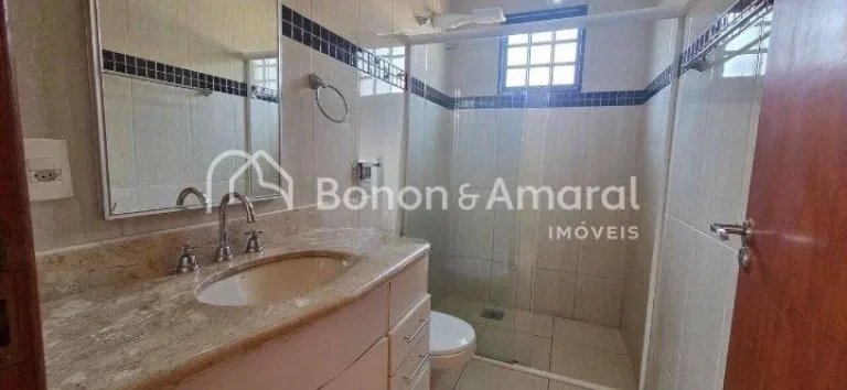Imagem Localizada em um tranquilo bolsão residencial, com terreno plano e posição estratégica, este sob...