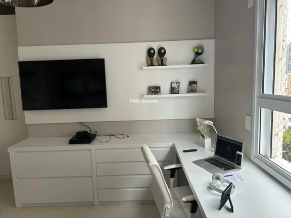Imagem Imperdível! Apartamento de luxo com 3 suítes e 4 vagas na Vila Mariana, SP - 236m² de pura elegância. Agende sua visita agora!