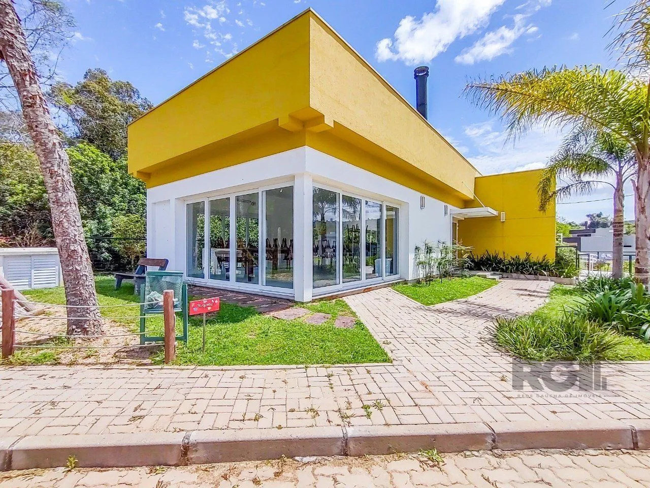 Imagem Casa em Condomínio à venda, bairro Campo Novo, 3 quartos (1 suite), 3 banheiros, 1 vaga