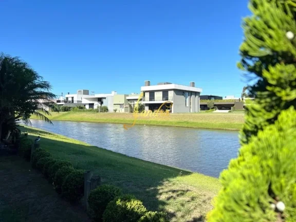Imagem Sobrado condomínio fechado com 04 suítes BEIRA LAGO