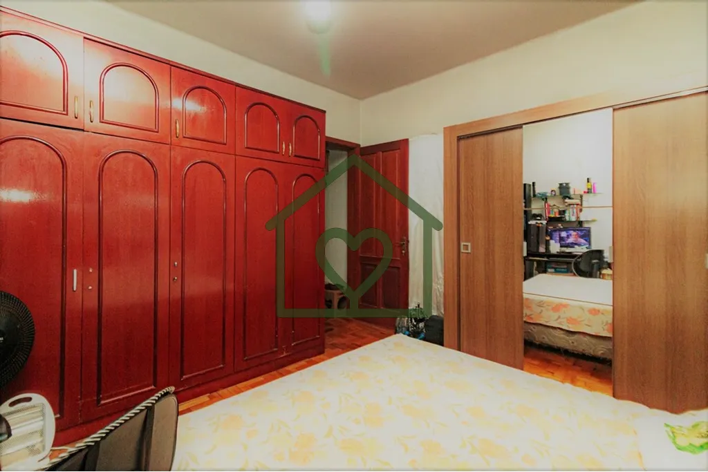 Imagem **Apartamento com 3 dormitórios à Venda em Porto Alegre - Excelente Preço!** Você está em busca...