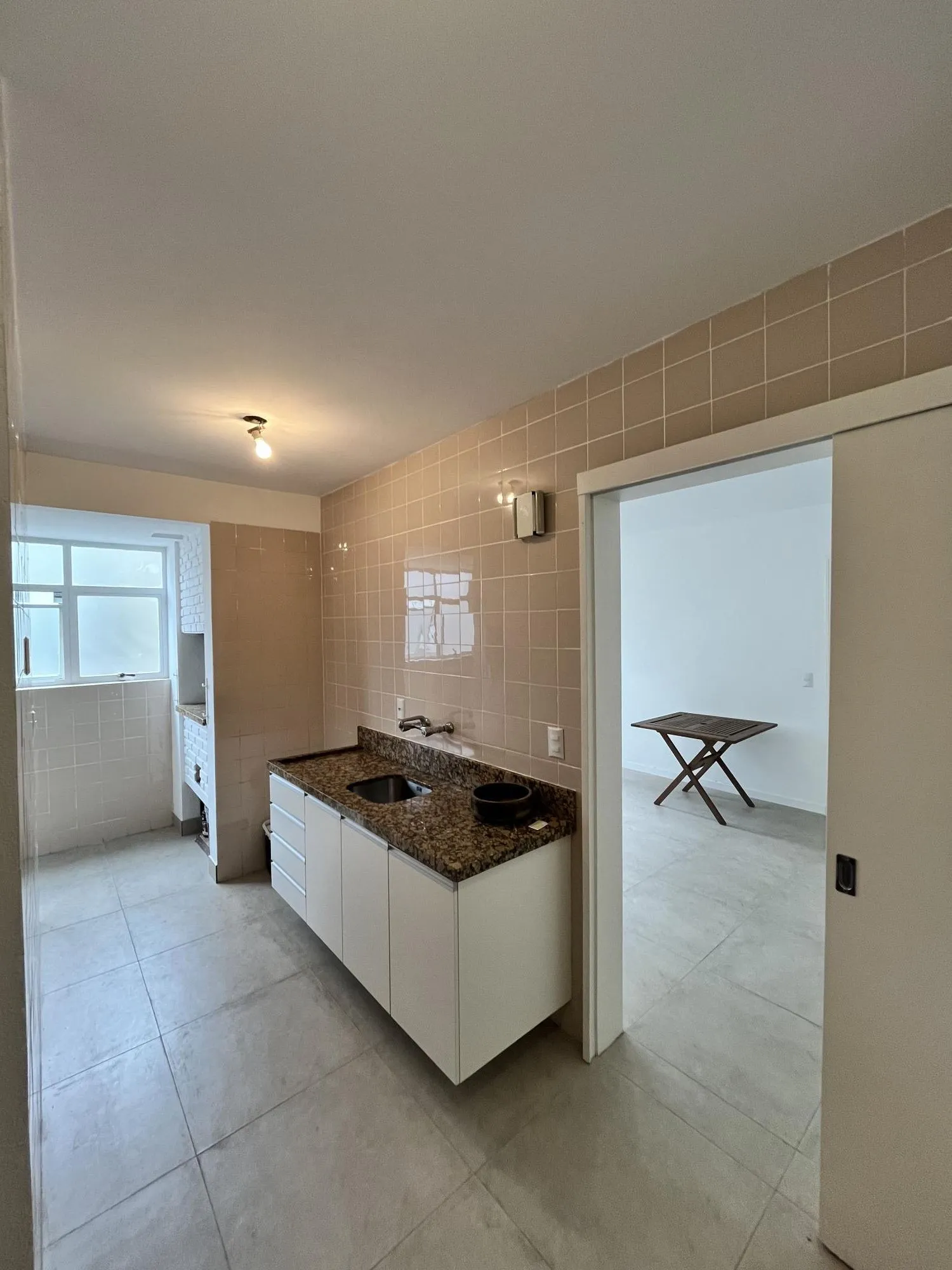 Imagem Apartamento de 2 quartos, 2 banheiros e 1 vaga de garagem no bairro Petrópolis