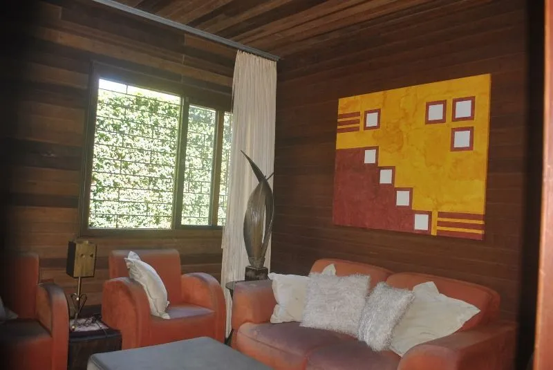 Imagem Casa para Venda - 250m², 3 dormitórios, 4 vagas - Serraria
