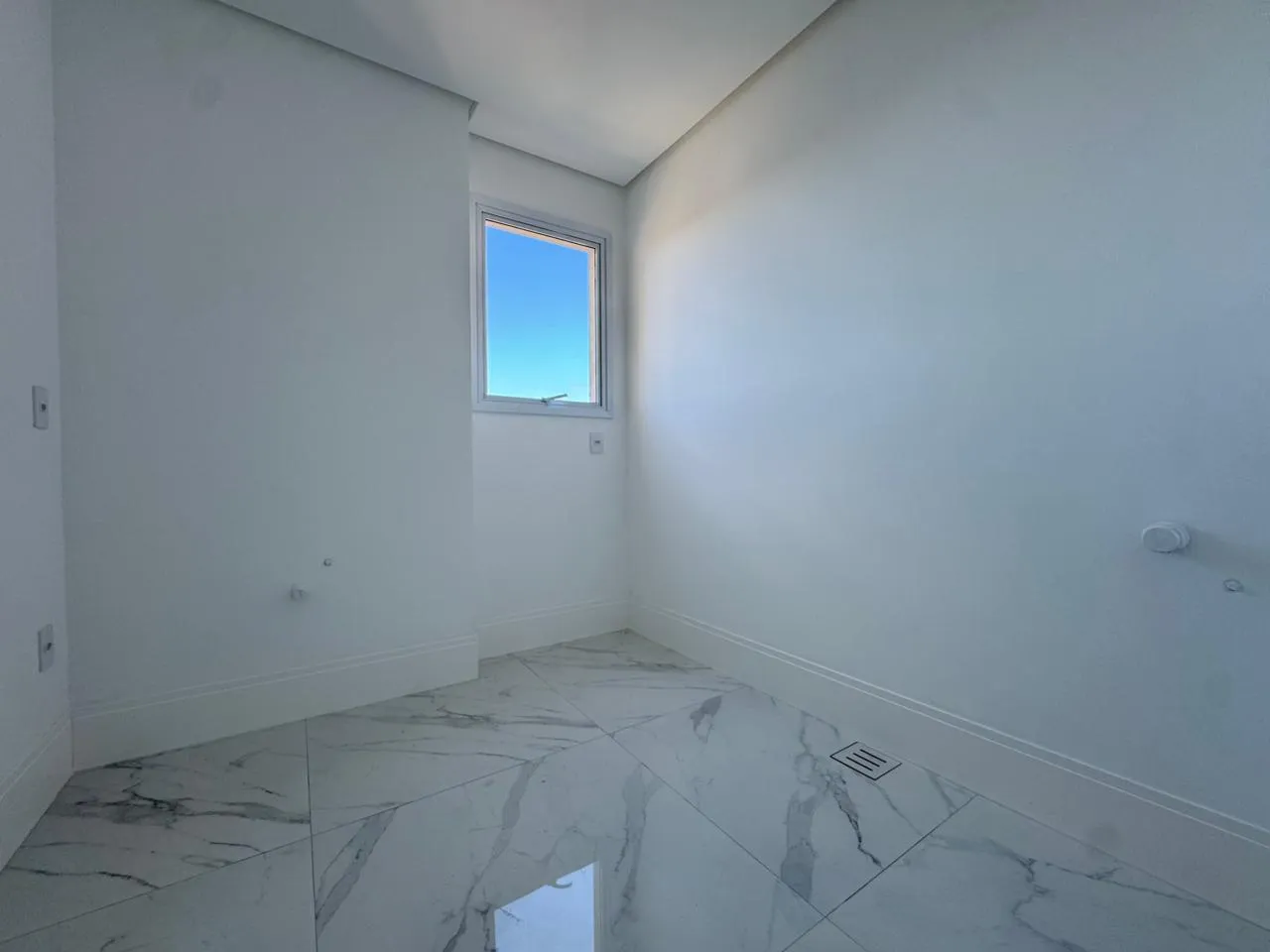Imagem Apartamento com vista para o mar à venda com 190m2 por R$ 3.200.000,00