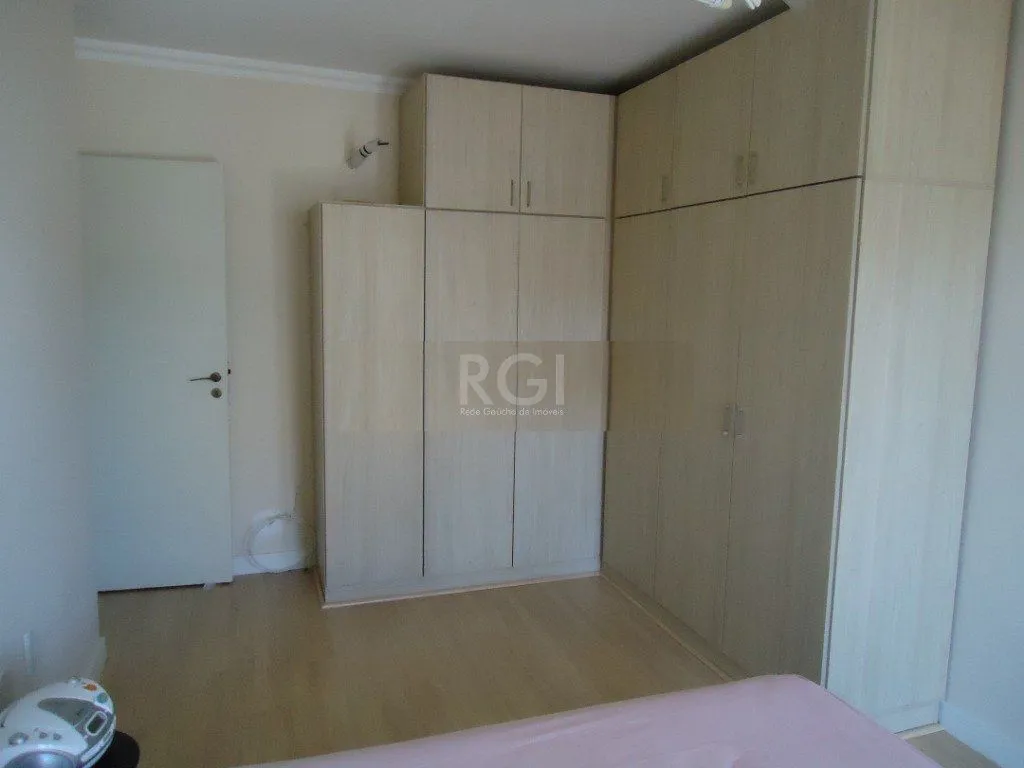 Imagem Apartamento de três dormitórios no bairro Independência em Porto Alegre.