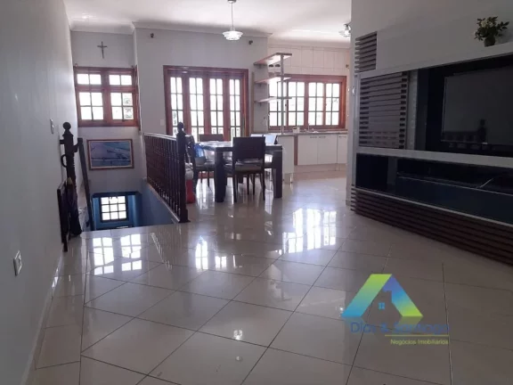 Foto do imóvel Sobrado com 3 dormitórios para alugar, 250 m² por R$ 4.100,00/mês - Vila das Mercês