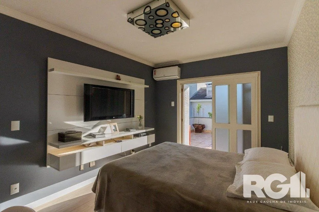 Imagem Casa em Condomínio com 3 Suítes, Espaço Gourmet e 5 Vagas de Garagem