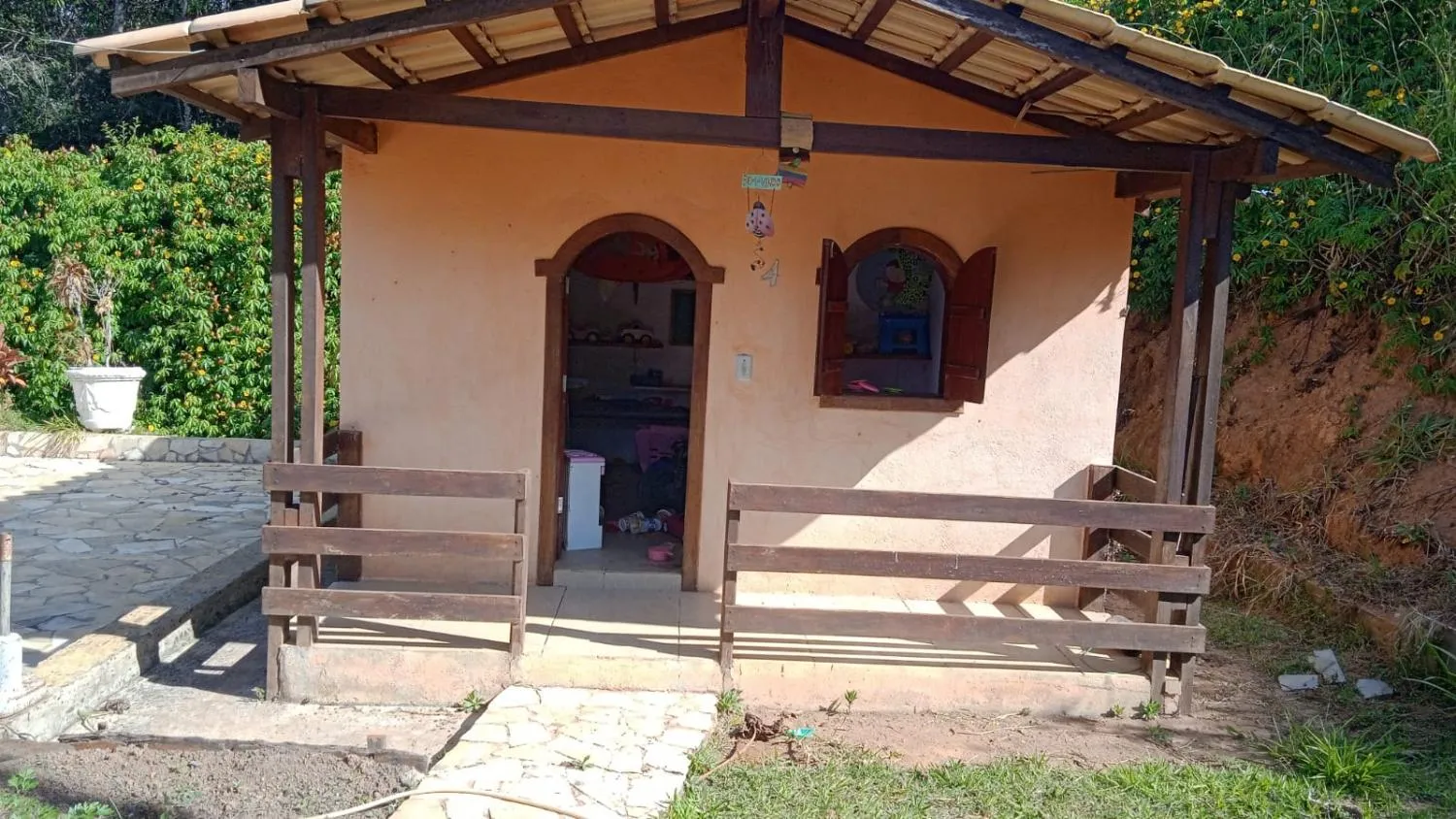Imagem Vendo um excelente sítio em Carmo do Cajuru /MG , com 90.000 m² de área,