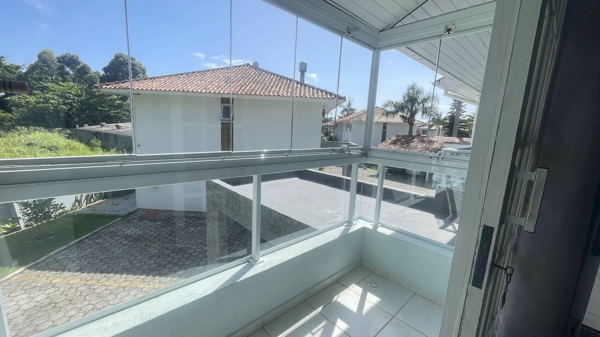 Imagem Apartamento para locação Mensal Canasvieiras, 3 dormitórios.