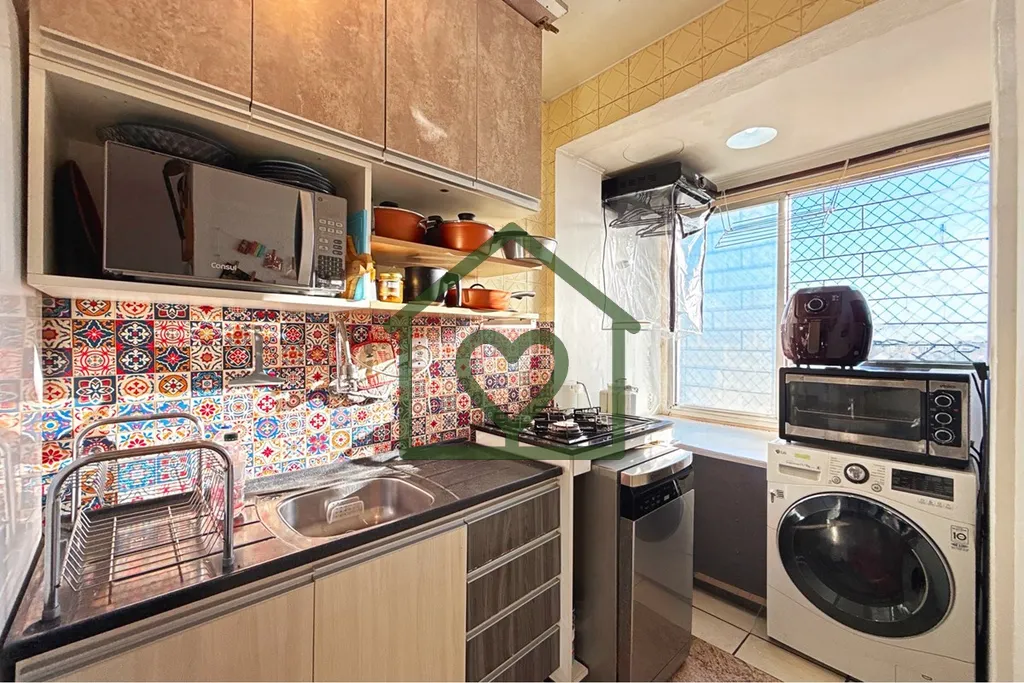 Imagem Localizado na Rua Barão do Triunfo, em uma região estratégica do bairro Azenha, este apartamento ...