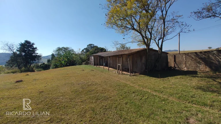 Imagem Oásis de Encanto em Atibaia: Chácara com Casa Aconchegante e Potencial Incrível!