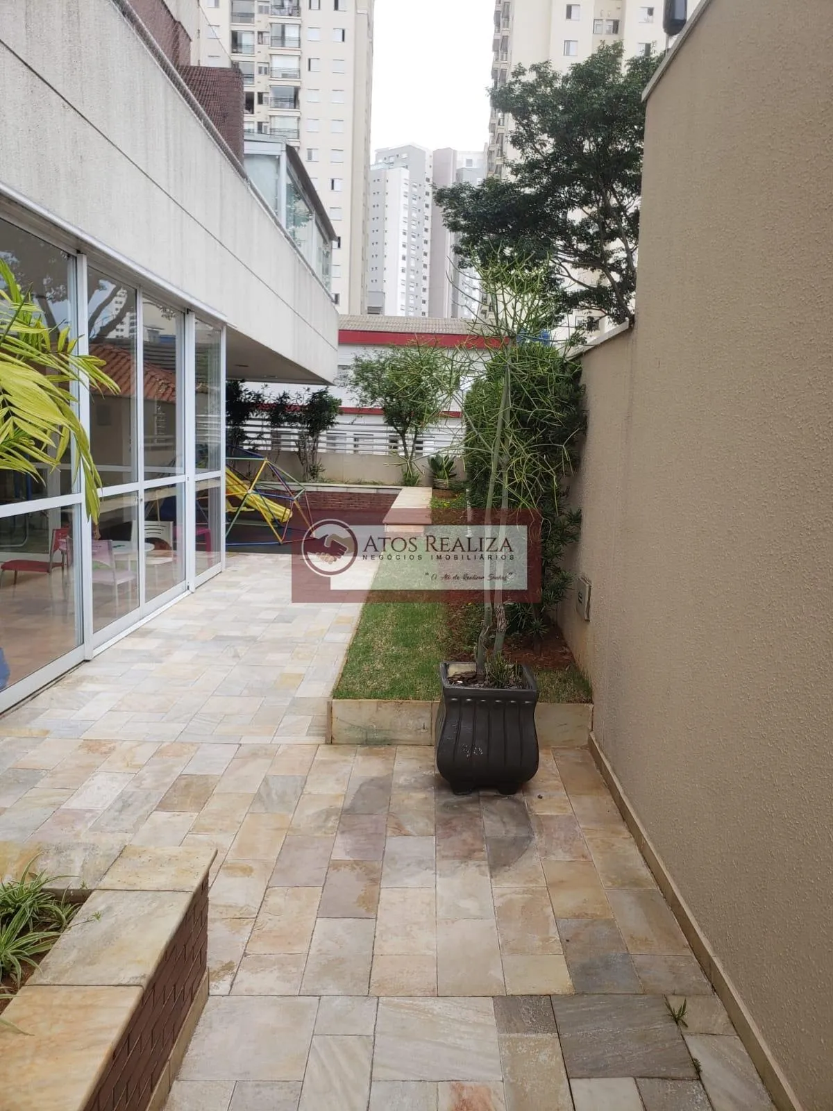 Imagem Apartamento a VENDA no Ipiranga. Vendo lindo Apartamento no bairro Ipiranga, imóvel de 71m² com 2 Dormitirios, sendo 1 Suíte com Ar condicionado, sacada de frente para praça da Independência, sol e ventilação por todo dia, 1 vaga de garagem fixa e coberta
