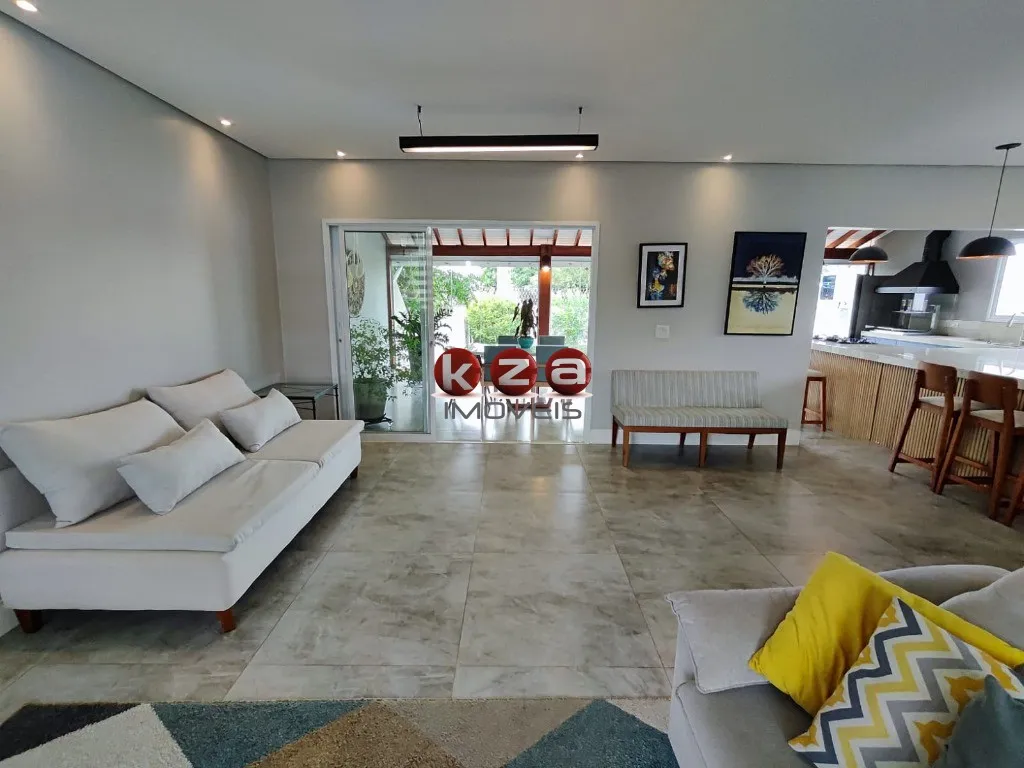 Imagem Imperdível! LInda Casa em condomínio na cidade de Valinhos-SP, : 3 quartos, 1 suíte, 2 salas, 2 banheiros, 2 vagas de garagem, 210m².