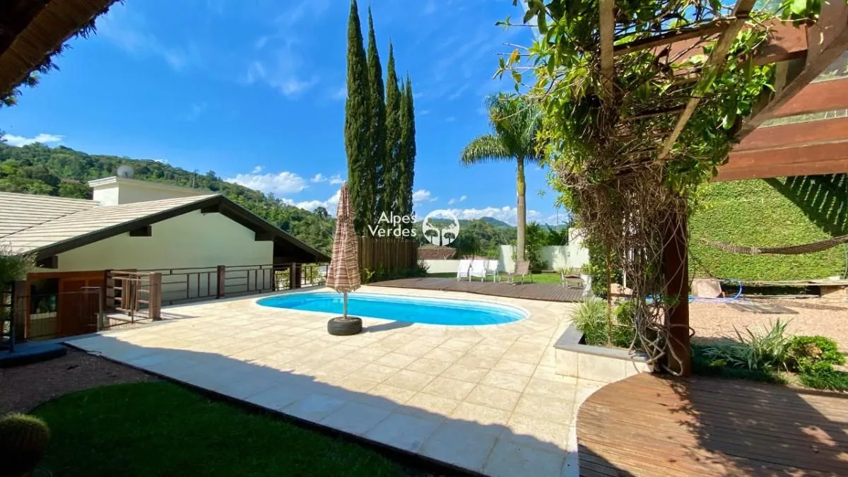 Imagem Vende-se casa totalmente mobiliada em Três Coroas-3 Quartos- R$3.200.000,00