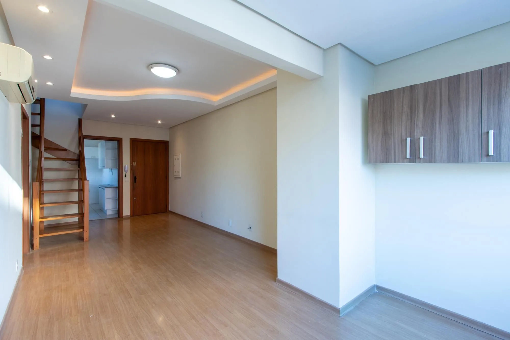 Imagem COBERTURA 2 QUARTOS, 2 VAGAS INDIVIDUAIS ESCRITURADAS, ELEVADOR - BAIRRO SANTO ANTONIO