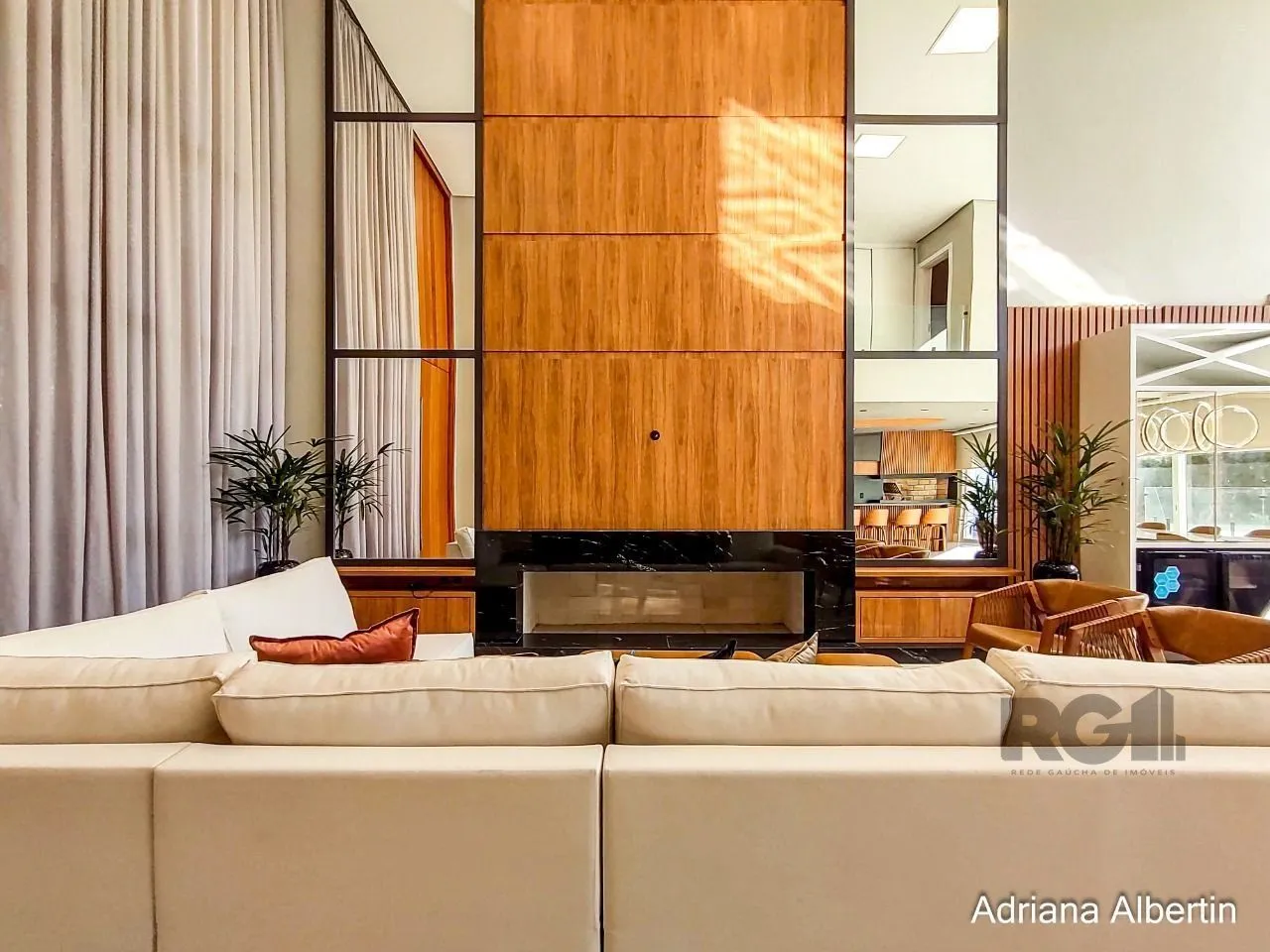 Imagem Casa Condominio para Venda - 266.44m², 4 dormitórios, sendo 4 suites, 2 vagas - Alphaville