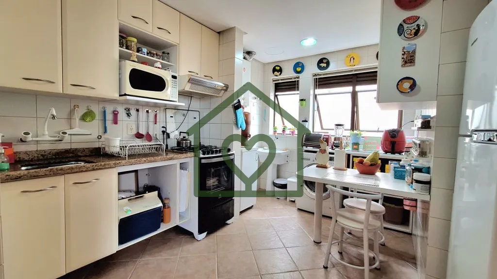 Imagem A/J BROKERS VENDE APARTAMENTO IMPECÁVEL NO BAIRRO PETRÓPOLIS EM PORTO ALEGRE 
 
Destaques: 
 Área...