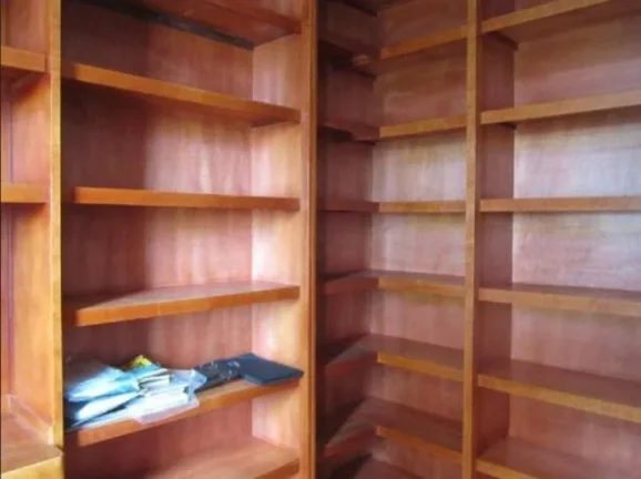 Imagem O  apartamento  encontra-se  em  muito  bom  estado,  com  boa iluminação  e ventilação; tendo  vista  definitiva  e  privilegiada.