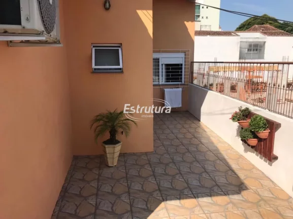 Imagem Sobrado com localização central e pátio amplo