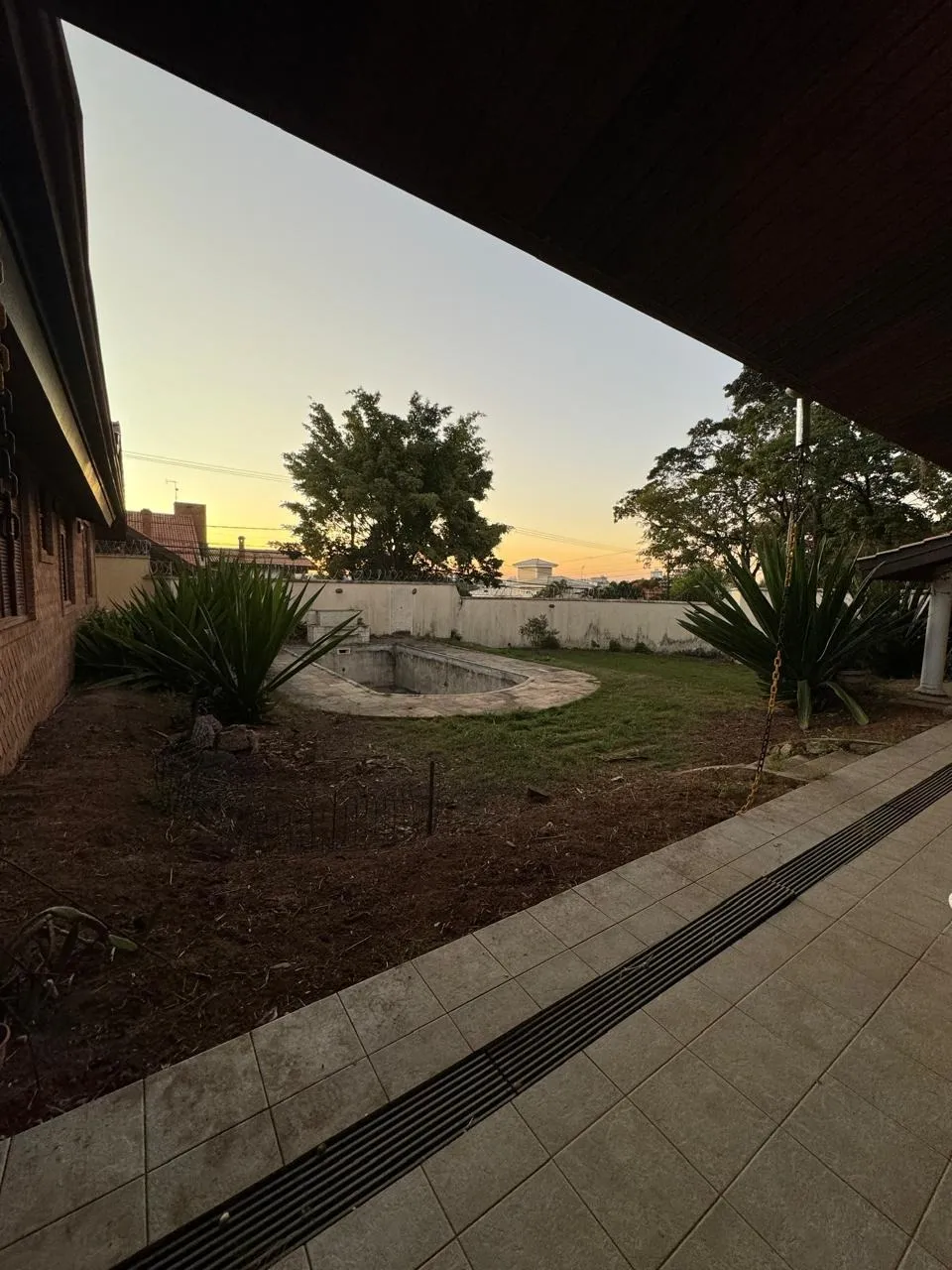 Imagem Casa Comercial para Locação no Jardim América, Sorocaba-SP: 7 Salas, 4 Banheiros, 491m² de Área
