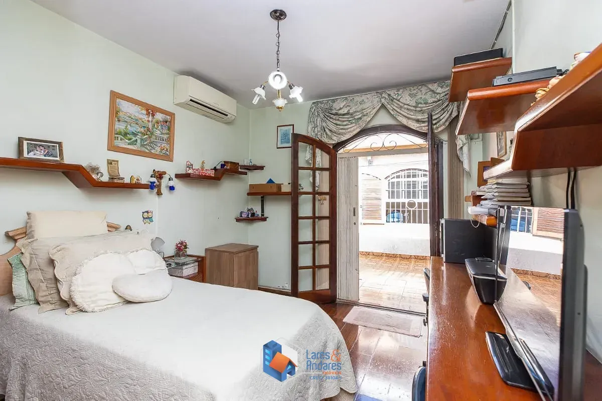 Imagem Sobrado para venda em Brooklin com 4 quartos, sendo 1 suíte, 250m²