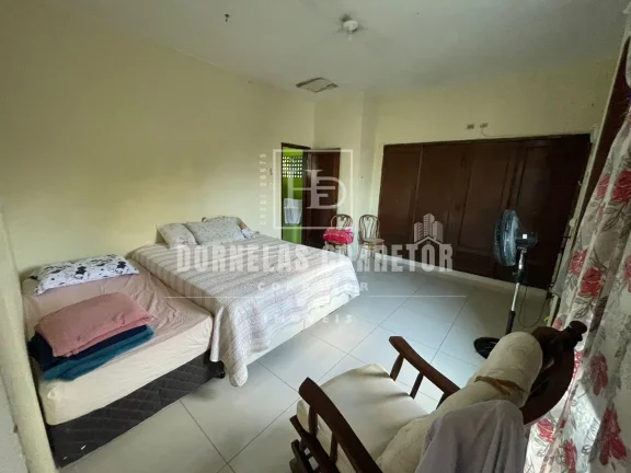 Imagem Casa Amarela - Residência Ampla e Bem Localizada