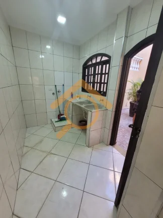 Imagem Residência de Luxo à Venda em Caieiras-SP: 4 Quartos, 1 Suíte, 2 Salas, 4 Banheiros, 2 Vagas de Garagem, 300m². Venha Conferir!