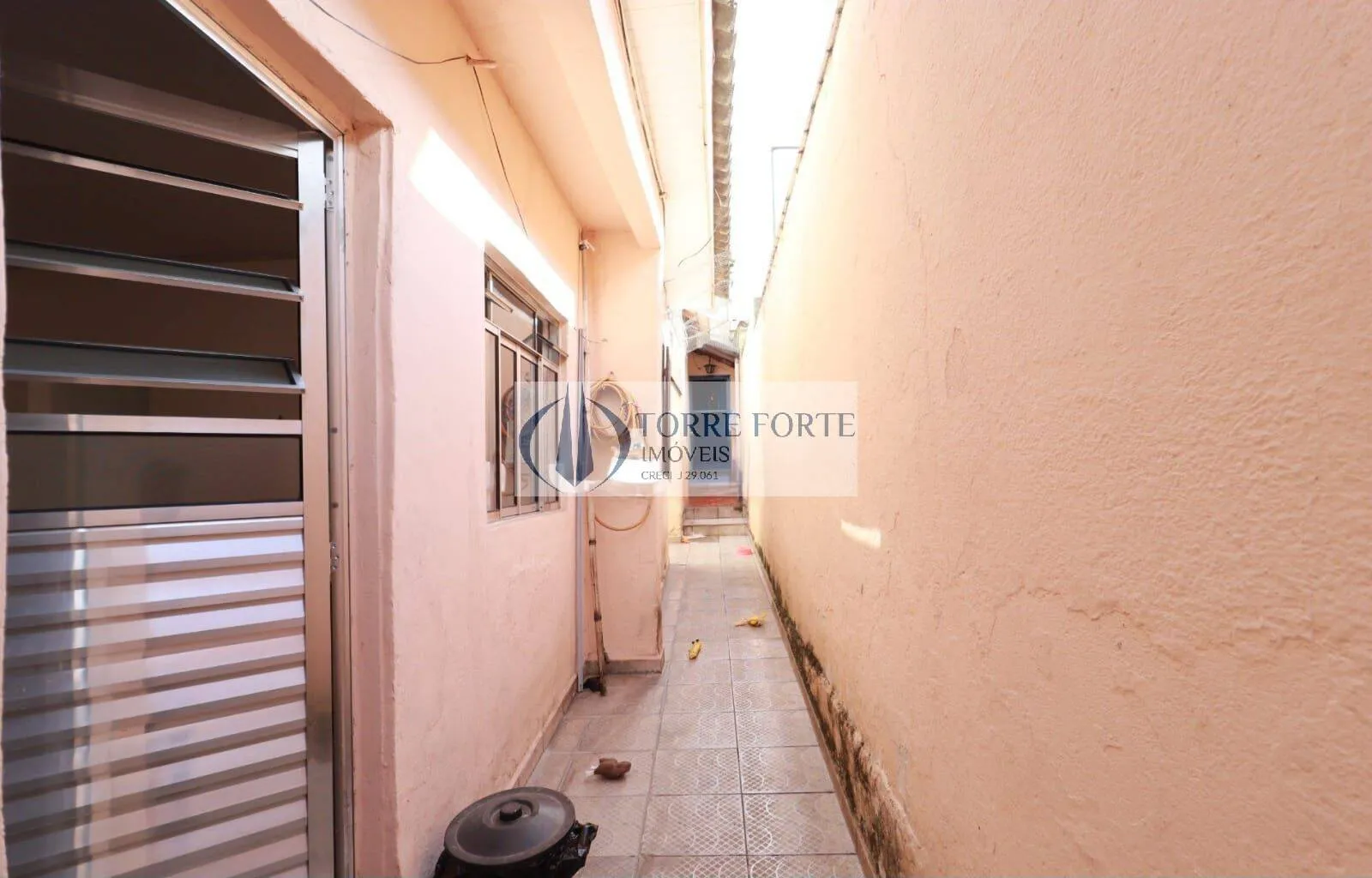 Imagem Ótima casa , 3 dormitorios,1 suíte , 2 vagas com uma edícula nos fundos