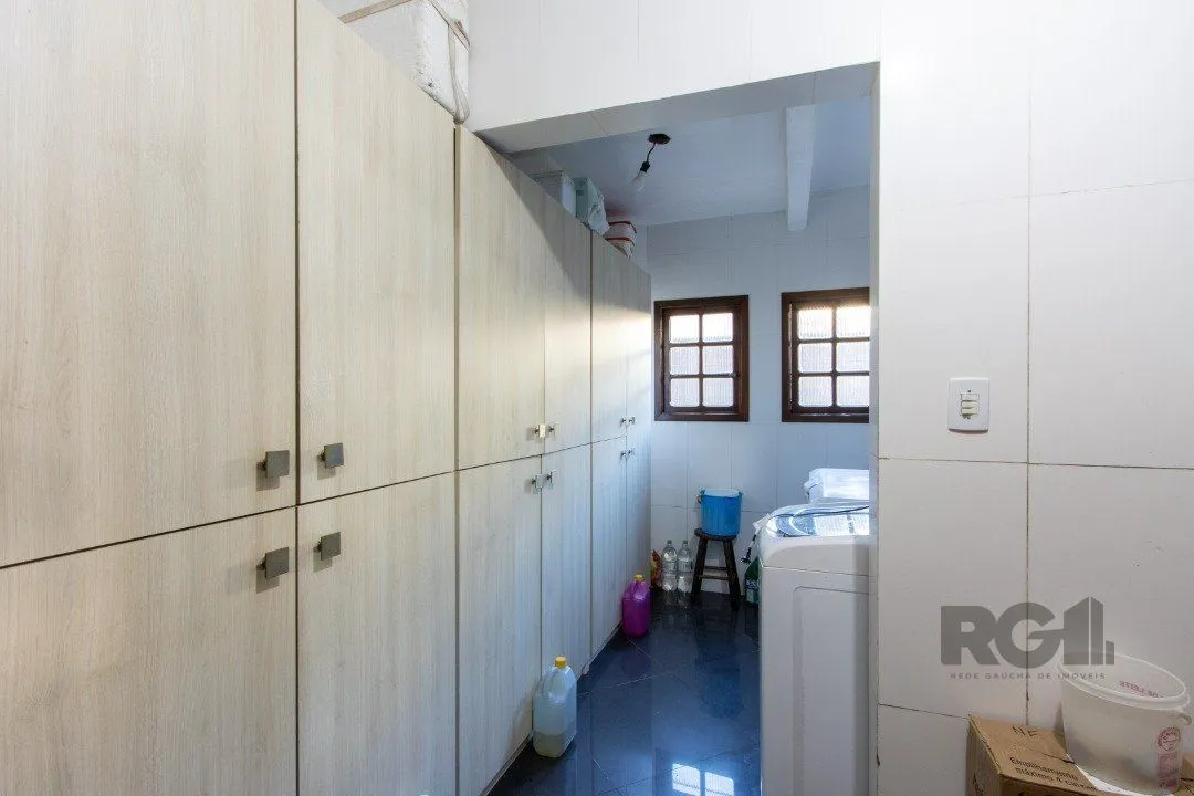 Imagem Casa para Venda - 300m², 3 dormitórios, sendo 1 suites, 4 vagas - Tristeza