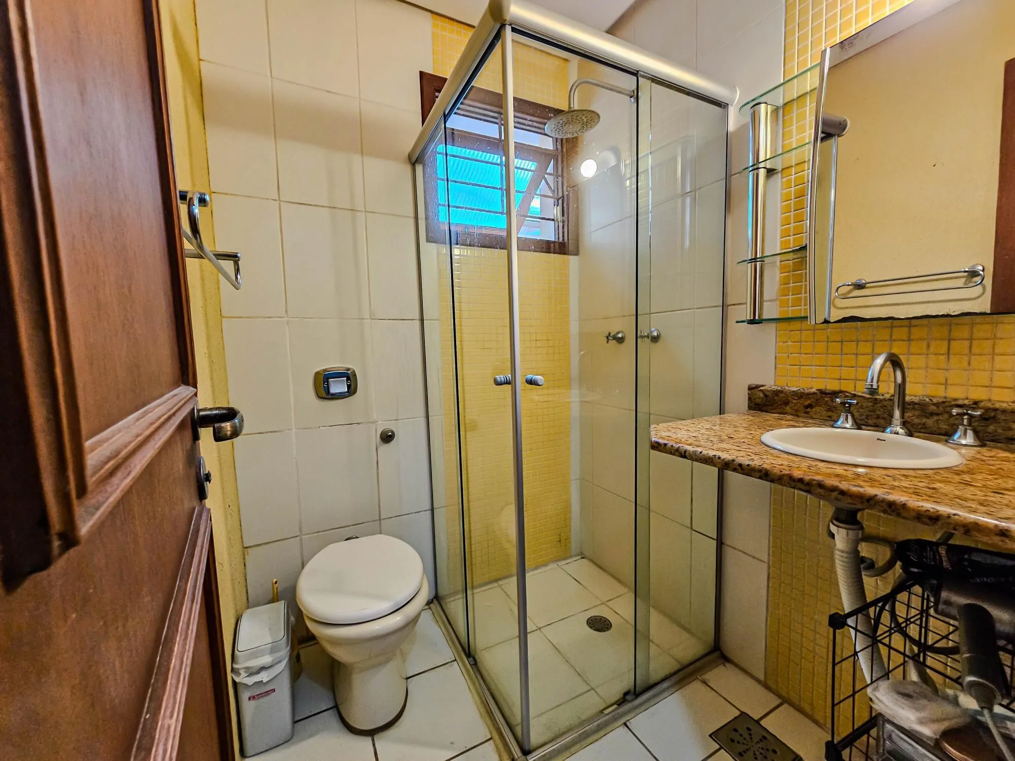 Imagem Casa em condomínio fechado, 5 dormitórios, Bairro Teresópolis
