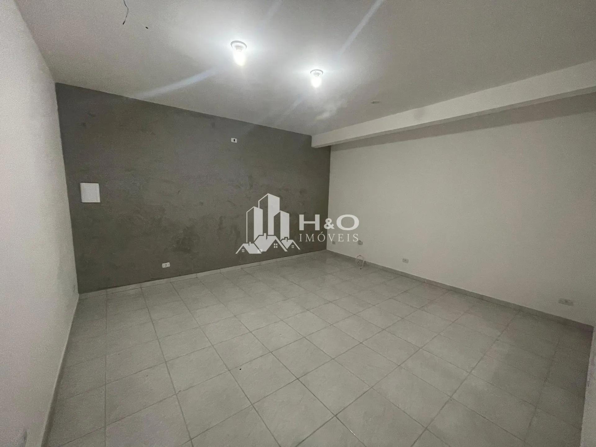 Imagem Salas Comercial Locação na Av. dos Latinos - 24m² | Região Comercial Ampla !