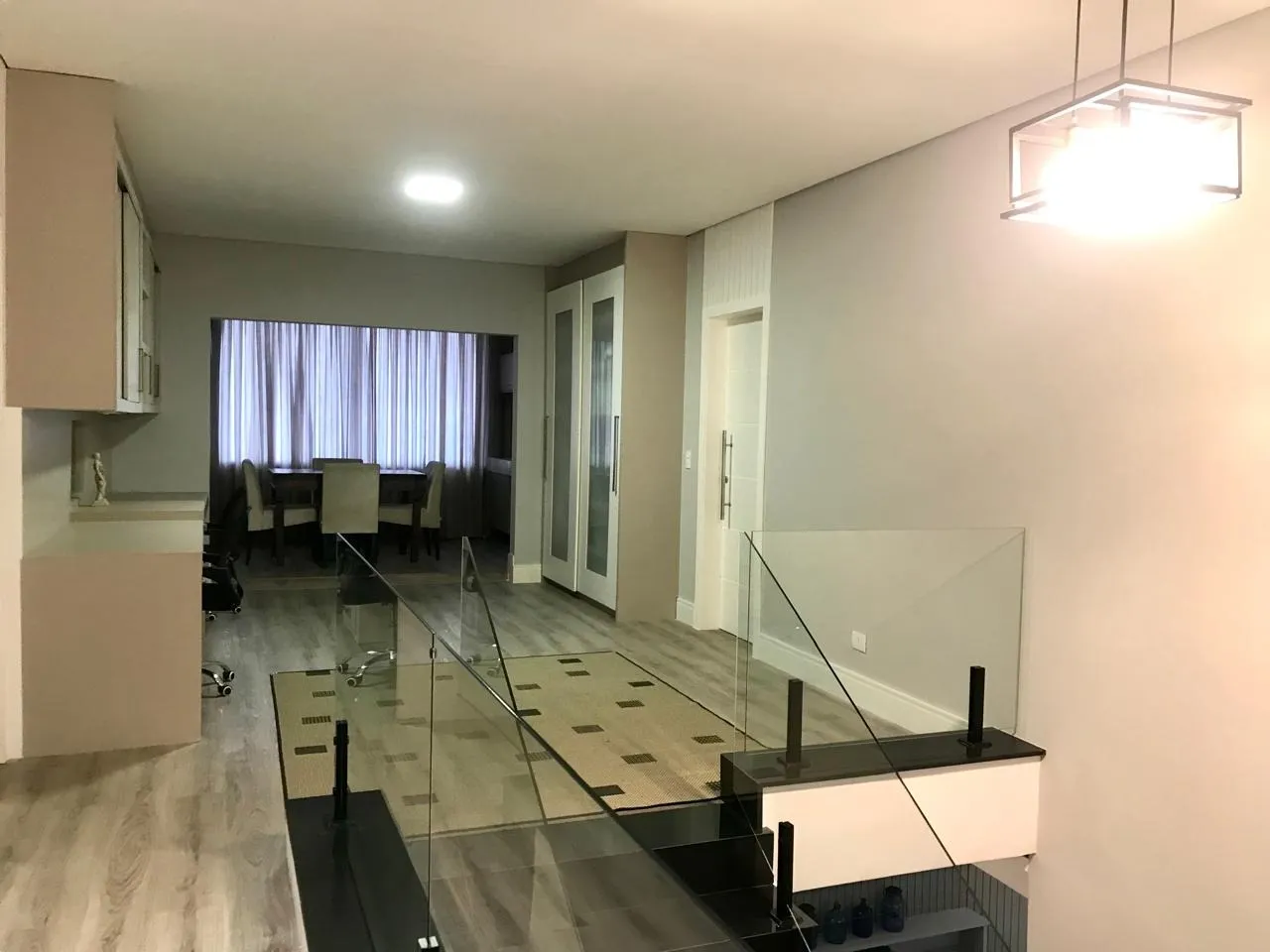 Imagem Casa de Alto Padrão à Venda no Alphaville 01 em Barueri, 5 suítes, 530 m², piscina, sauna, sala de cinema e terreno de 631 m²
