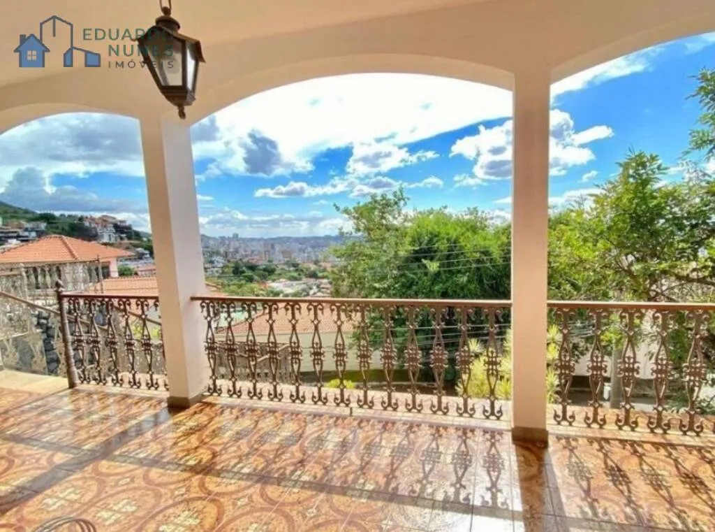 Foto do imóvel: EXCELENTE CASA NO MANGABEIRAS COM 05 QUARTOS,02 SUÍTES E 04 VAGAS.