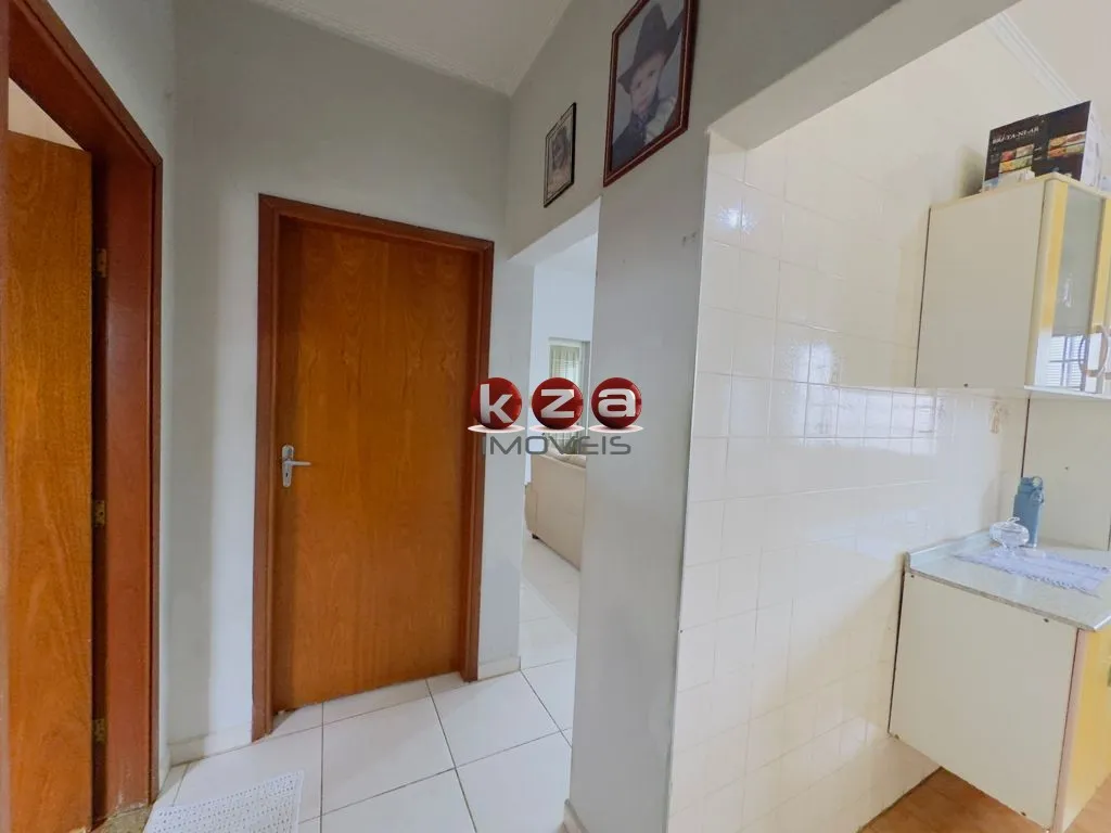 Imagem Casa à venda em Valinhos-SP, Vila Santana, 2 quartos, 1 suíte, 1 sala, 2 banheiros, 4 vagas, 200m².