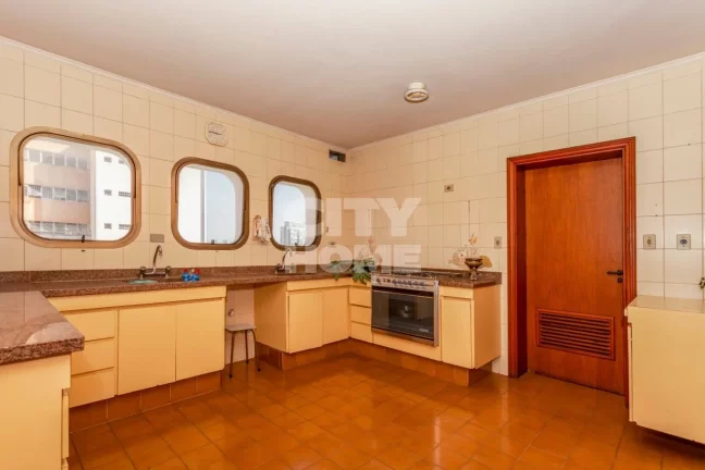 Imagem Ótimo apartamento com 301m² no Campo Belo, um por andar. Amplo living com varanda, home theather, ...