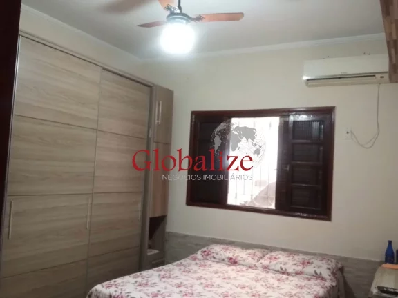 Imagem Casa térrea à venda com 125m², 2 quartos, churrasqueira, área coberta, vaga de garagem coberta por R$390.000,00 em Santos