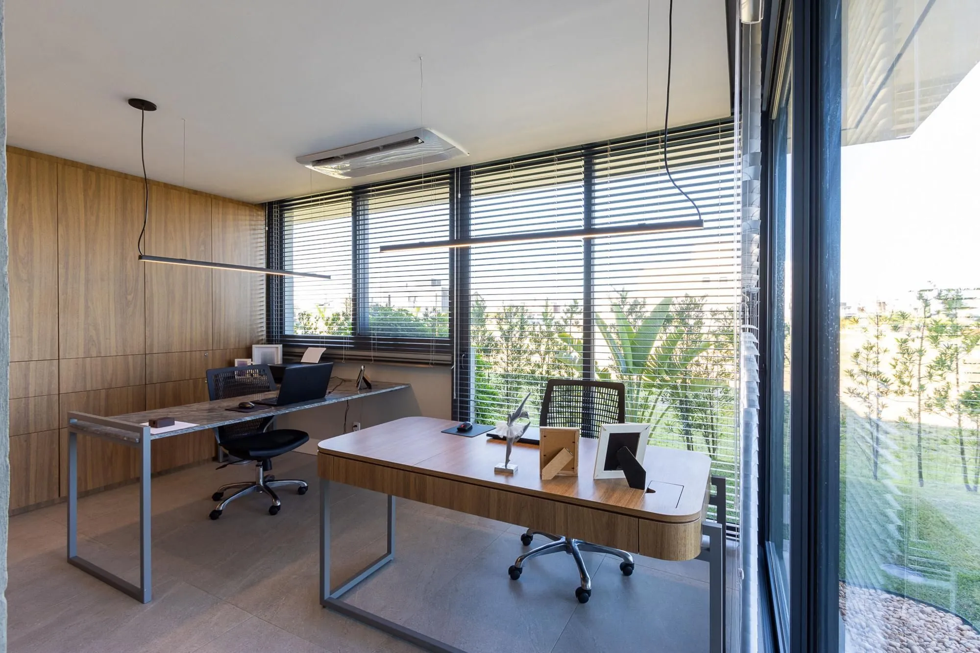 Imagem Casa em Condominio com 348m, 3 suites, 4 vagas de garagem em lote Molhado no Condominio Peninsula Ponta da Figueira.
