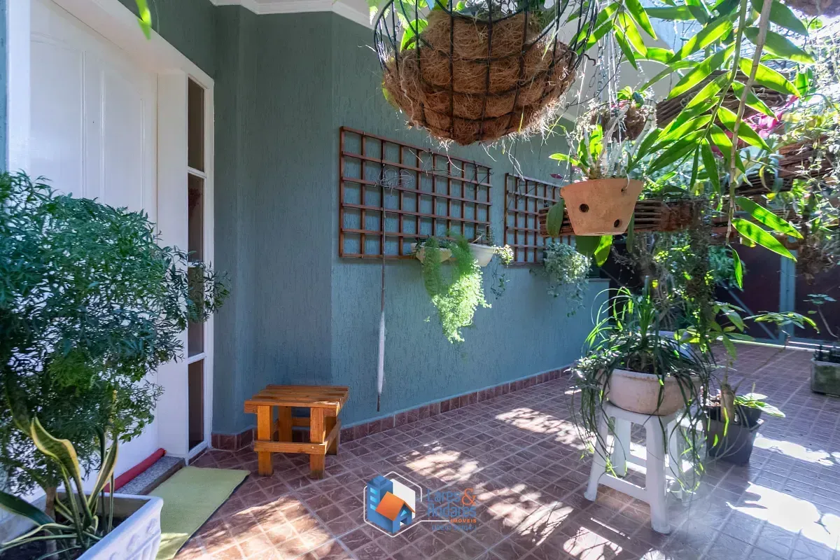 Imagem Sobrado para venda em Jardim Santo Antoninho com 3 quartos, sendo 3 suítes, 150m²