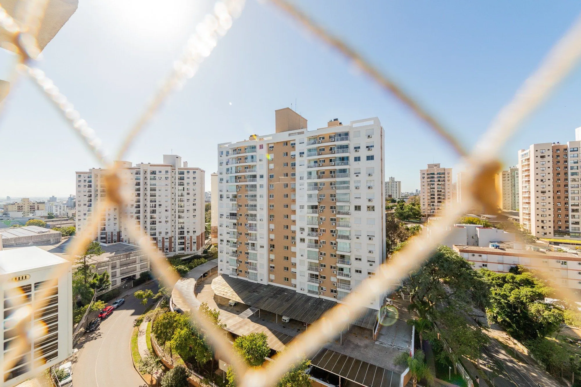 Imagem Apartamento com 3 quartos e 79m² à venda em Passo da Areia - Rua Bezerra De Menezes, Passo Da Areia, Porto Alegre